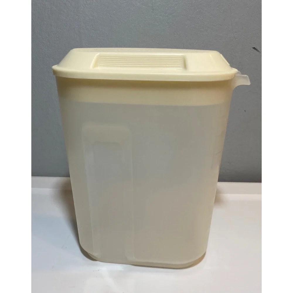 Rubbermaid Servin Saver Pitcher 2.25 Qt 2.1 L Vintage Almond Lid 0940 1091‎